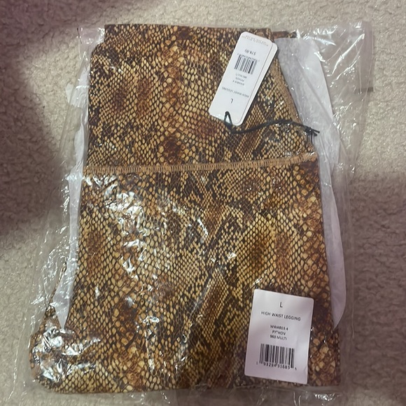 NWT WEWOREWHAT High Waist Legging Python - Picture 4 of 7